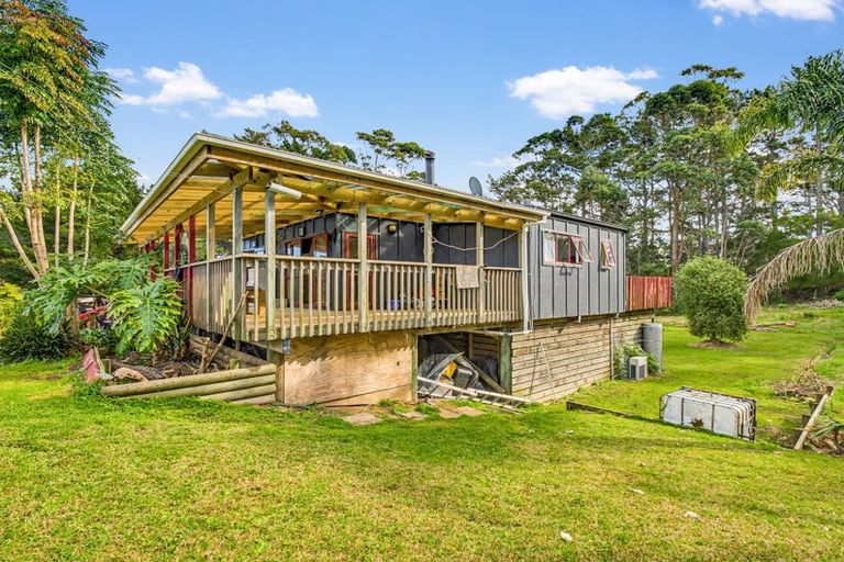 Photo of property in 129 Mcleod Road, South Head, Helensville, 0874