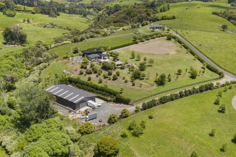 Photo of property in 701 Whitford Road, Whitford, Howick, 2571