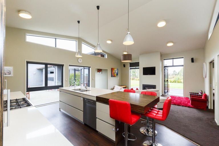 Photo of property in 5/454 Stoney Creek Road, Kelvin Grove, Palmerston North, 4470