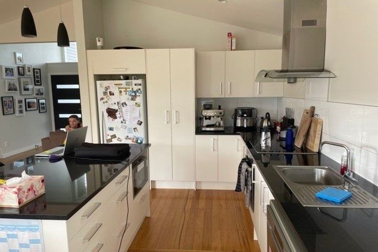 Photo of property in 18 Farnborough Crescent, Mangere, Auckland, 2022