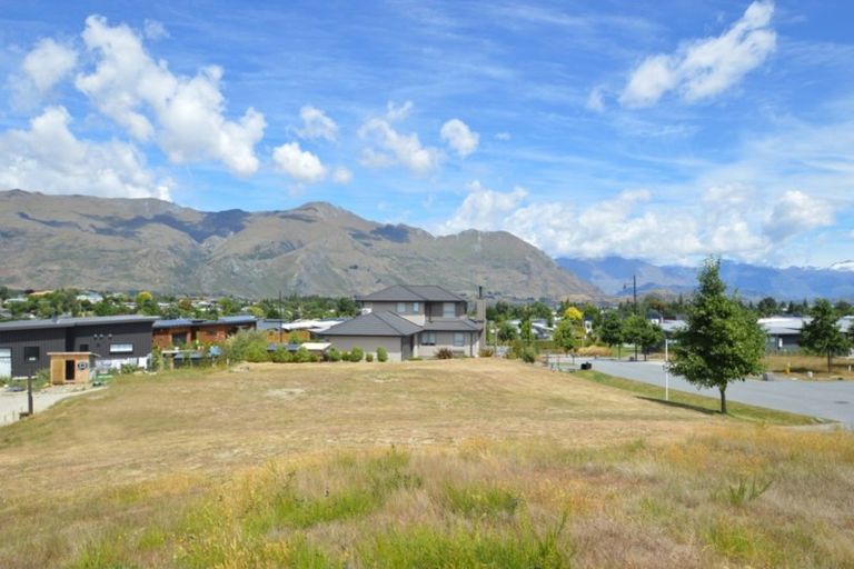 Photo of property in 4 Hoheria Rise, Wanaka, 9305