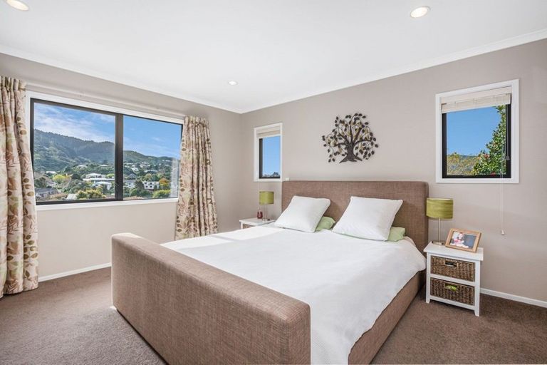 Photo of property in 19b Lyndhurst Road, Tawa, Wellington, 5028