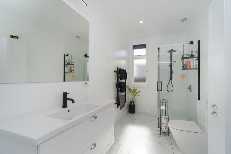 Photo of property in 93 Shamrock Street, Takaro, Palmerston North, 4412