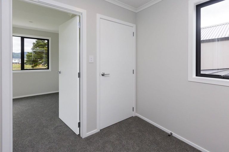 Photo of property in 84 Mawai Hakona Drive, Wallaceville, Upper Hutt, 5018