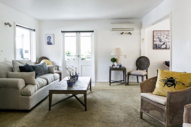 Photo of property in 11 Shortland Place, Havelock North, 4130