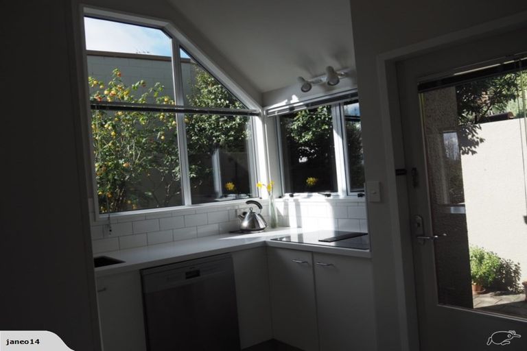 Photo of property in 8 Rhodesvale Terrace, Cashmere, Christchurch, 8022
