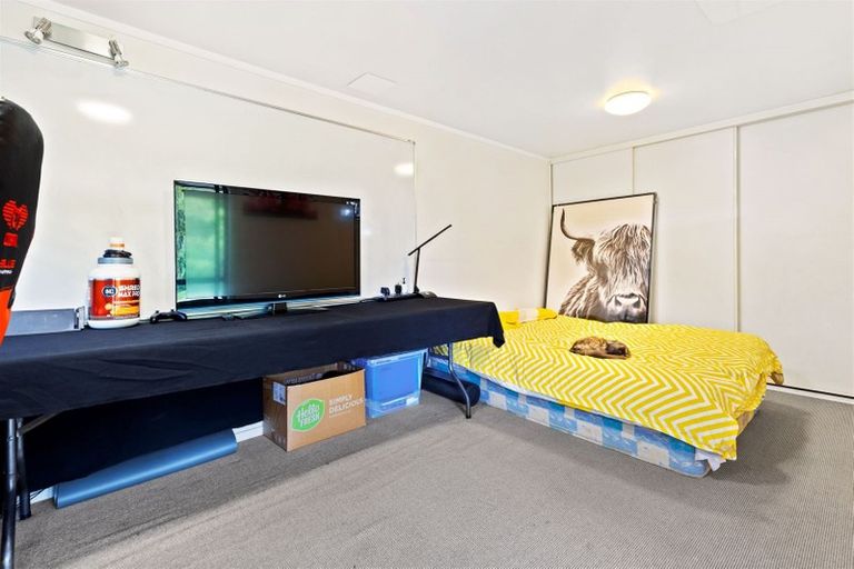 Photo of property in 10 Lorena Place, West Harbour, Auckland, 0618