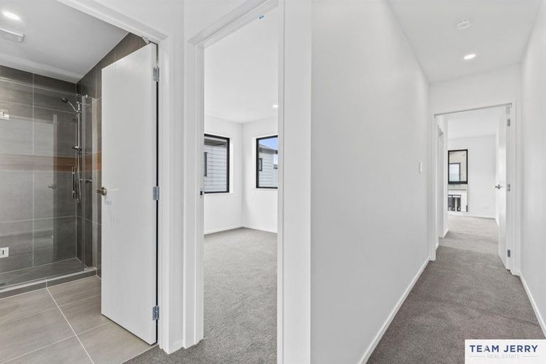 Photo of property in 49 Whare Kauri Road, Papakura, 2110