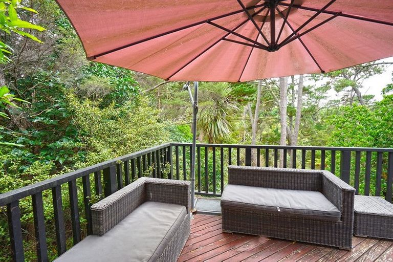 Photo of property in 28 Blundell Place, Chatswood, Auckland, 0626