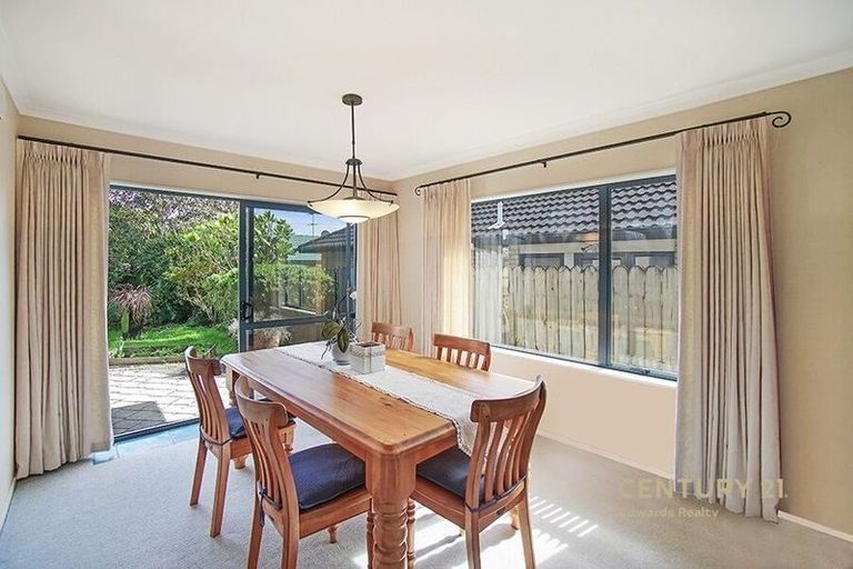 Photo of property in 21 Macnean Drive, East Tamaki Heights, Auckland, 2016