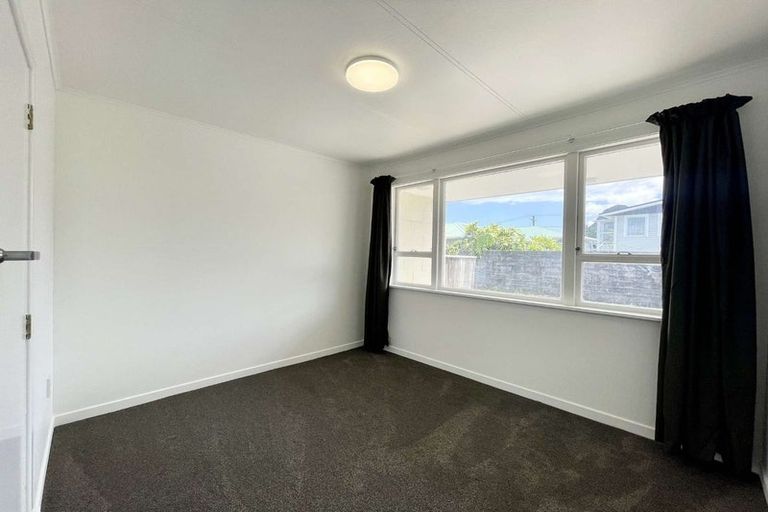 Photo of property in 4 Simons Street, Moturoa, New Plymouth, 4310
