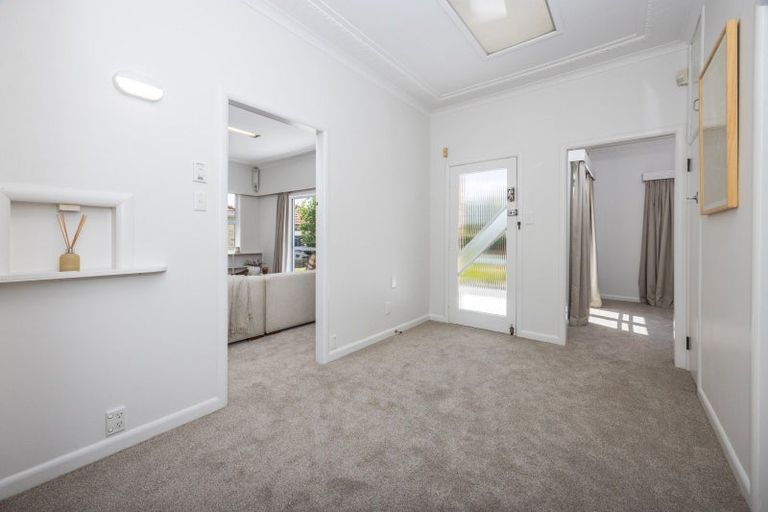 Photo of property in 22 Forest Lake Road, Forest Lake, Hamilton, 3200