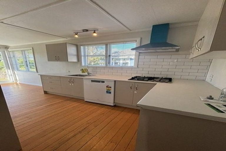 Photo of property in 124 Hewer Crescent, Naenae, Lower Hutt, 5011