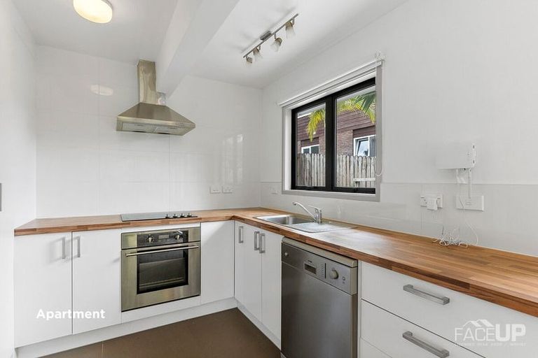 Photo of property in 50 Lagoon Way, West Harbour, Auckland, 0618