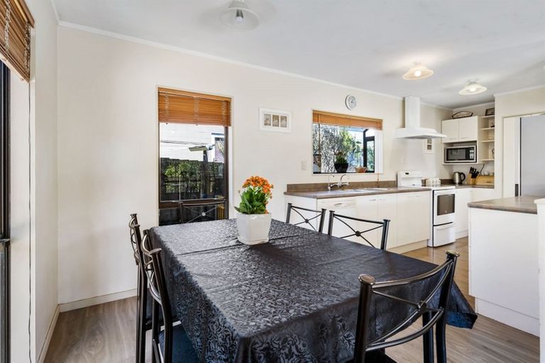 Photo of property in 49a Brian Crescent, Stanmore Bay, Whangaparaoa, 0932
