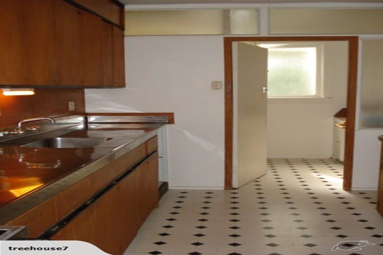 Photo of property in 1/244 Onewa Road, Birkenhead, Auckland, 0626