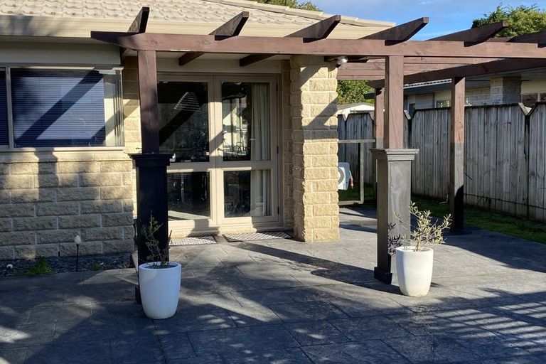 Photo of property in 76 Guildford Drive, Paraparaumu, 5032