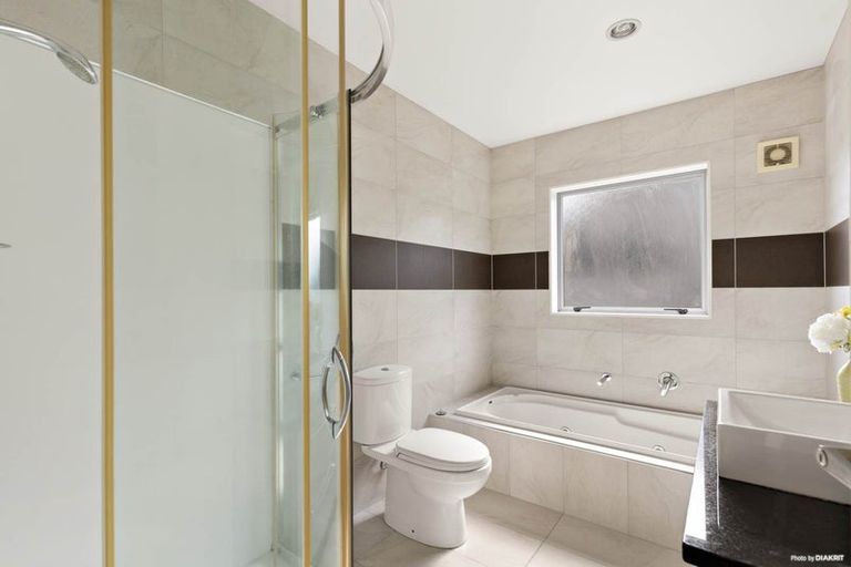 Photo of property in 6 Lucca Crescent, Flat Bush, Auckland, 2019