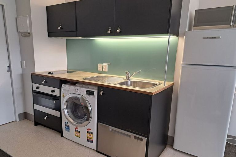 Photo of property in Urbane Apartments, 2/29 Webb Street, Mount Cook, Wellington, 6011