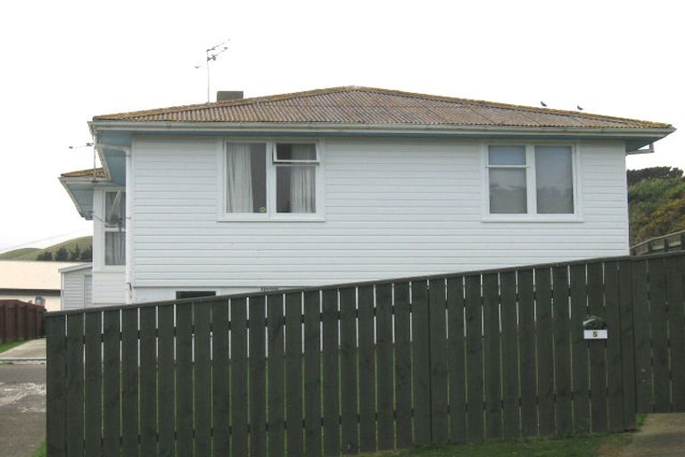 Photo of property in 5 Surprise Place, Cannons Creek, Porirua, 5024