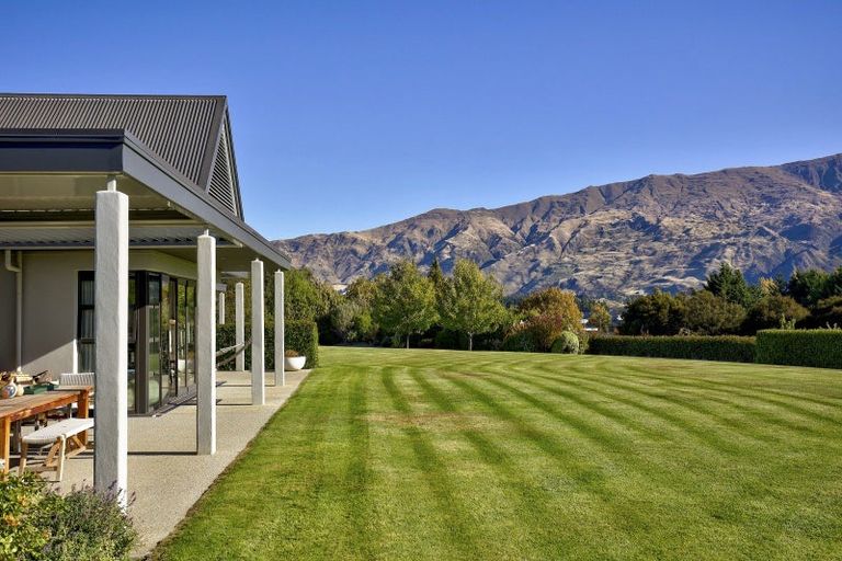 Photo of property in 251 Beacon Point Road, Wanaka, 9305