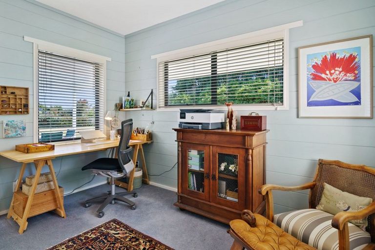 Photo of property in 12 Hawkins Drive, Martinborough, 5711