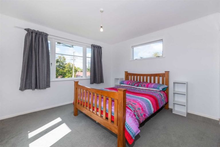 Photo of property in 11 Sylvan Crescent, Te Atatu South, Auckland, 0610