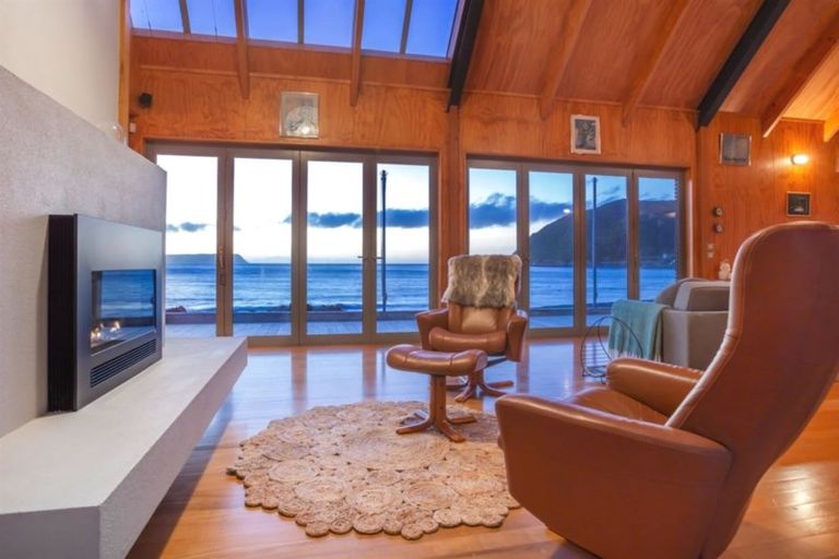 Photo of property in 88 Moana Road, Hongoeka, Porirua, 5026