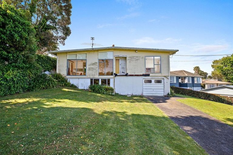 Photo of property in 14 Donovan Avenue, Massey, Auckland, 0614