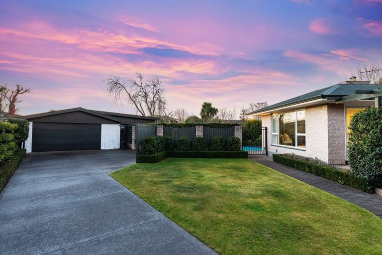 Photo of property in 17 Ilfracombe Place, Burnside, Christchurch, 8053