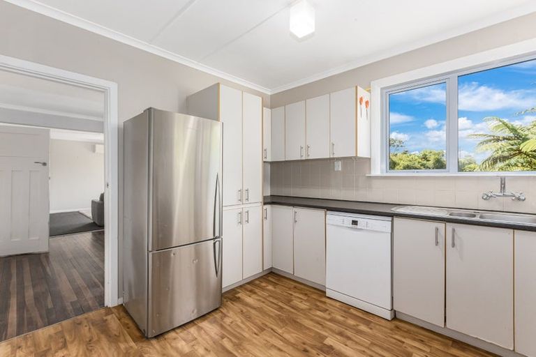 Photo of property in 51 Poto Road, Normandale, Lower Hutt, 5010