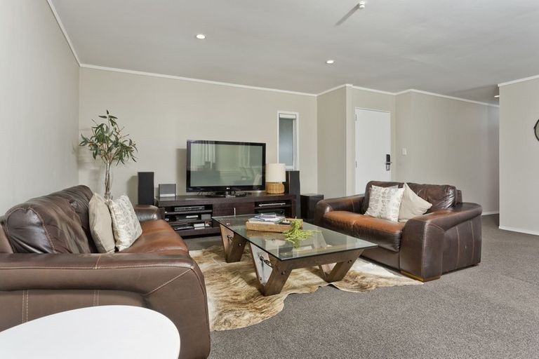 Photo of property in 11 Yule Place, Massey, Auckland, 0614