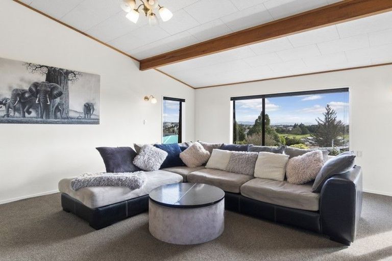 Photo of property in 39 Russleigh Drive, Dinsdale, Hamilton, 3204