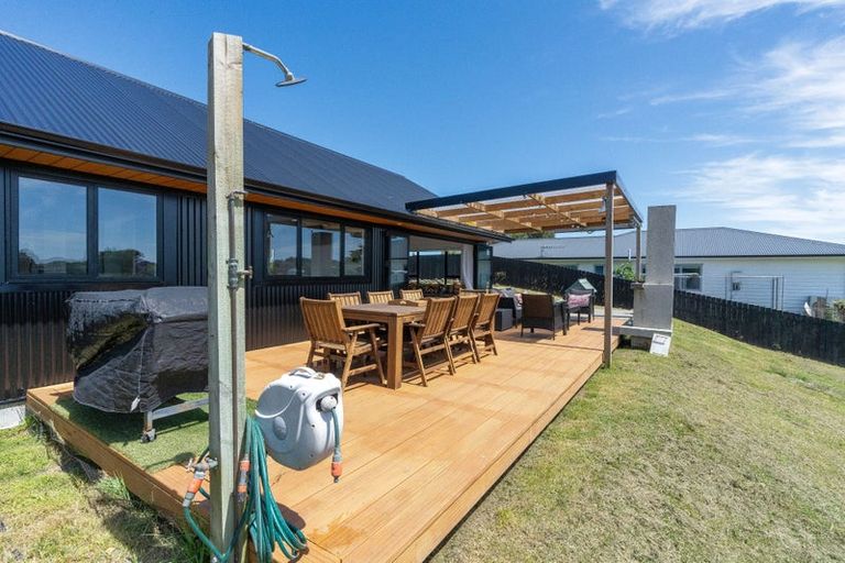 Photo of property in 7 Sand Dune Grove, Waikawa Beach, Manakau, 5573