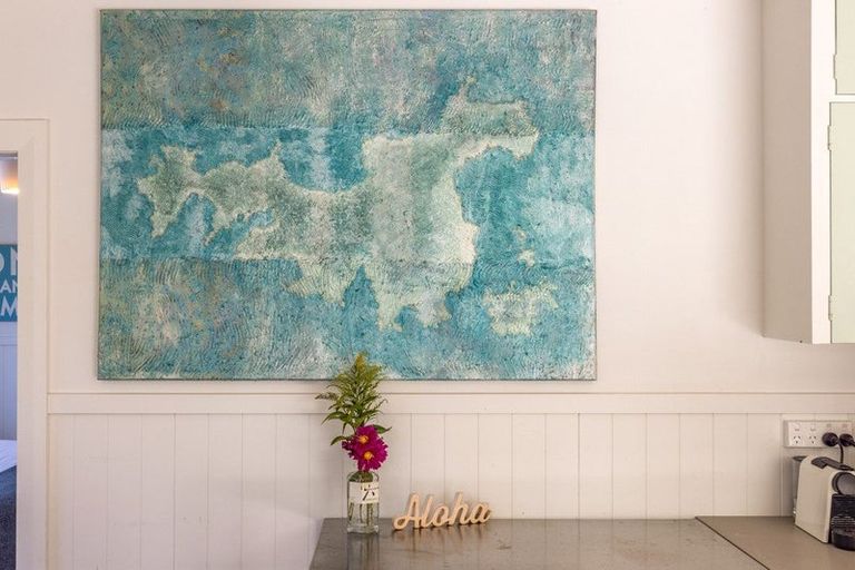 Photo of property in 70 Queens Drive, Oneroa, Waiheke Island, 1081