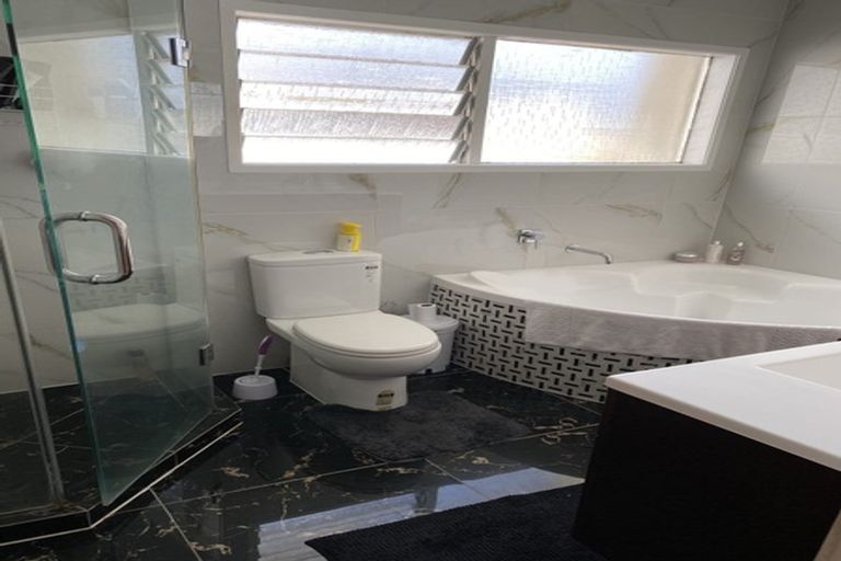 Photo of property in 20 Grenada Avenue, Forrest Hill, Auckland, 0620