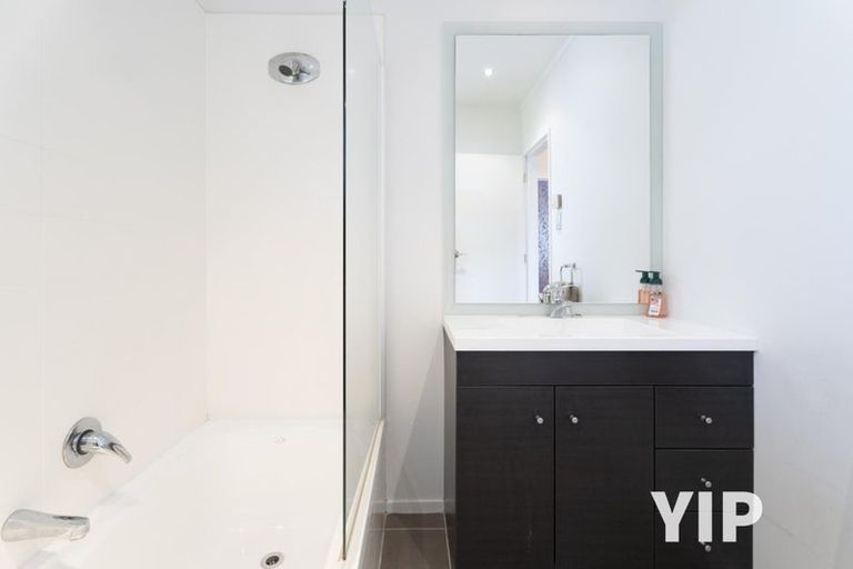 Photo of property in 8 Gow Street, Newlands, Wellington, 6037