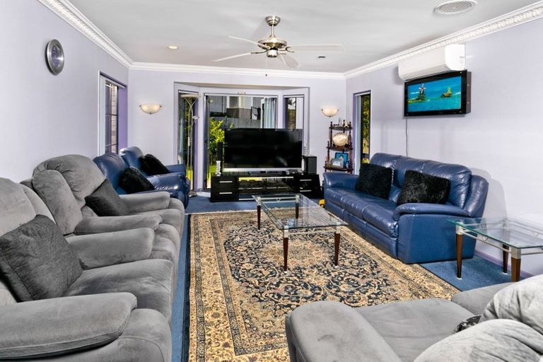 Photo of property in 5a Crompton Road, Massey, Auckland, 0614