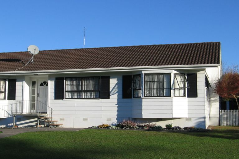 Photo of property in 25 Redlands Grove, Swanson, Auckland, 0612