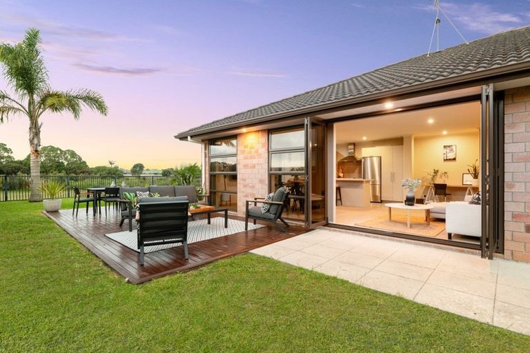 Photo of property in 44 Carrington Drive, Papamoa Beach, Papamoa, 3118