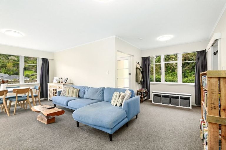 Photo of property in 31 Olivia Crescent, Tawa, Wellington, 5028