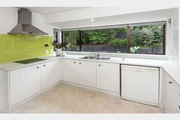 Photo of property in 53 Mirrabooka Avenue, Botany Downs, Auckland, 2010