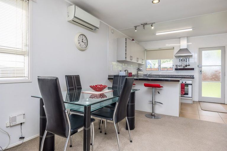 Photo of property in 2/10 Raewyn Place, Pakuranga, Auckland, 2010