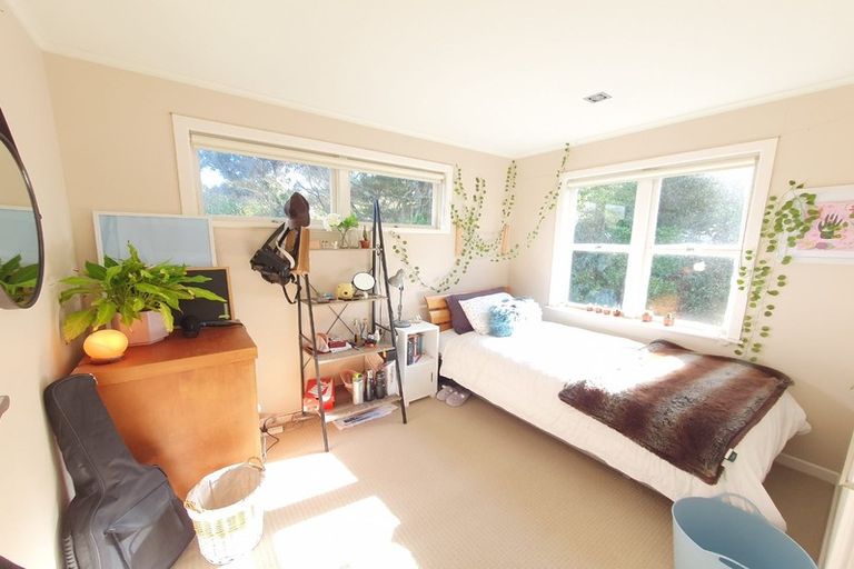 Photo of property in 10 Kororo Street, Northcote, Auckland, 0627