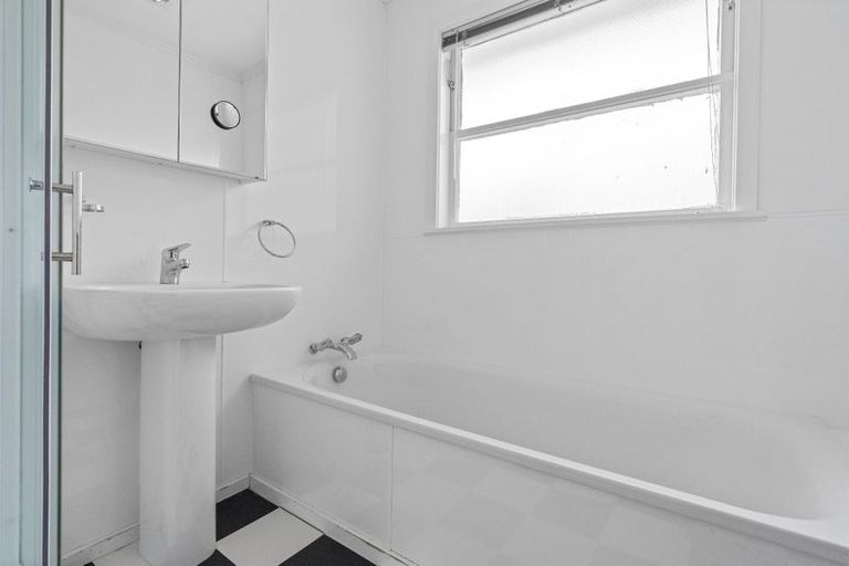 Photo of property in 9 Roslyn Road, Levin, 5510