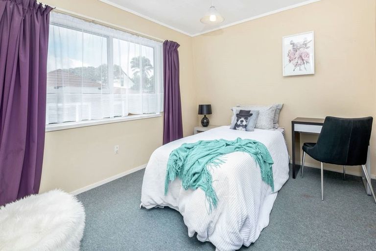 Photo of property in 2/11 Imogene Way, Half Moon Bay, Auckland, 2012
