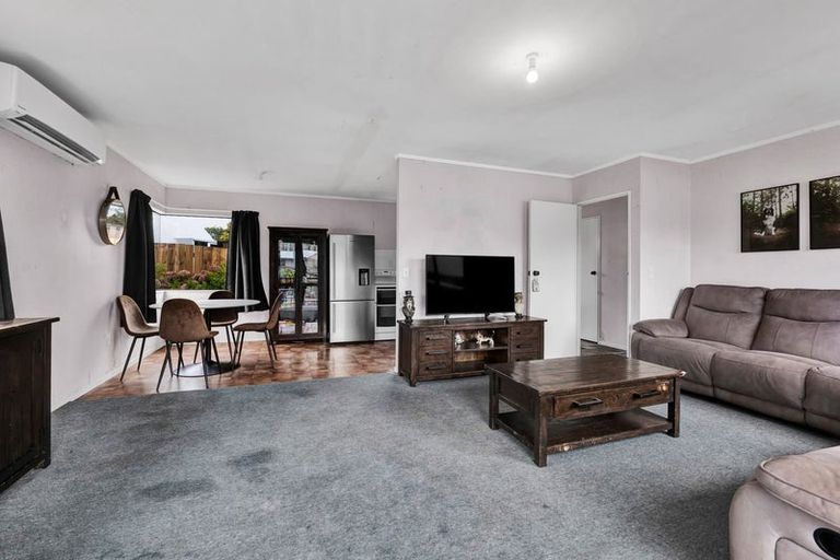 Photo of property in 19 Chartwell Drive, Eltham, 4322