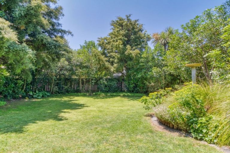 Photo of property in 2 Ritchie Place, Havelock North, 4130