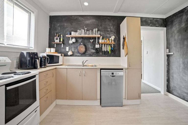 Photo of property in 16 Tolerton Avenue, Elgin, Gisborne, 4010