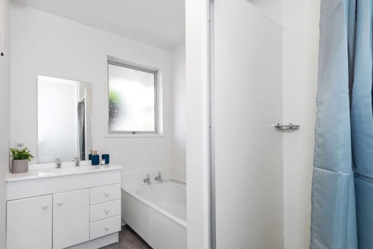 Photo of property in 2/259a Fifield Terrace, Opawa, Christchurch, 8023